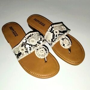 Dept222 (Size 8M) Snake Print Kelly Thong Sandals (Like New Condition)
